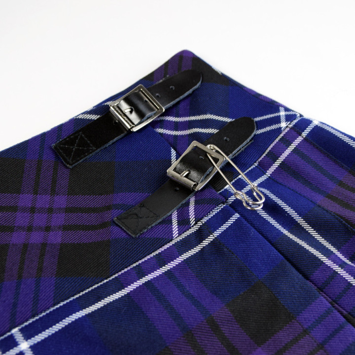 Kilt Avec 2 Ceintures en Cuir et Une Epingle