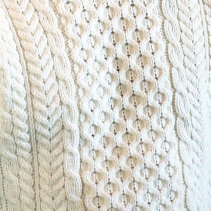 Détails pull aran laine Ecru