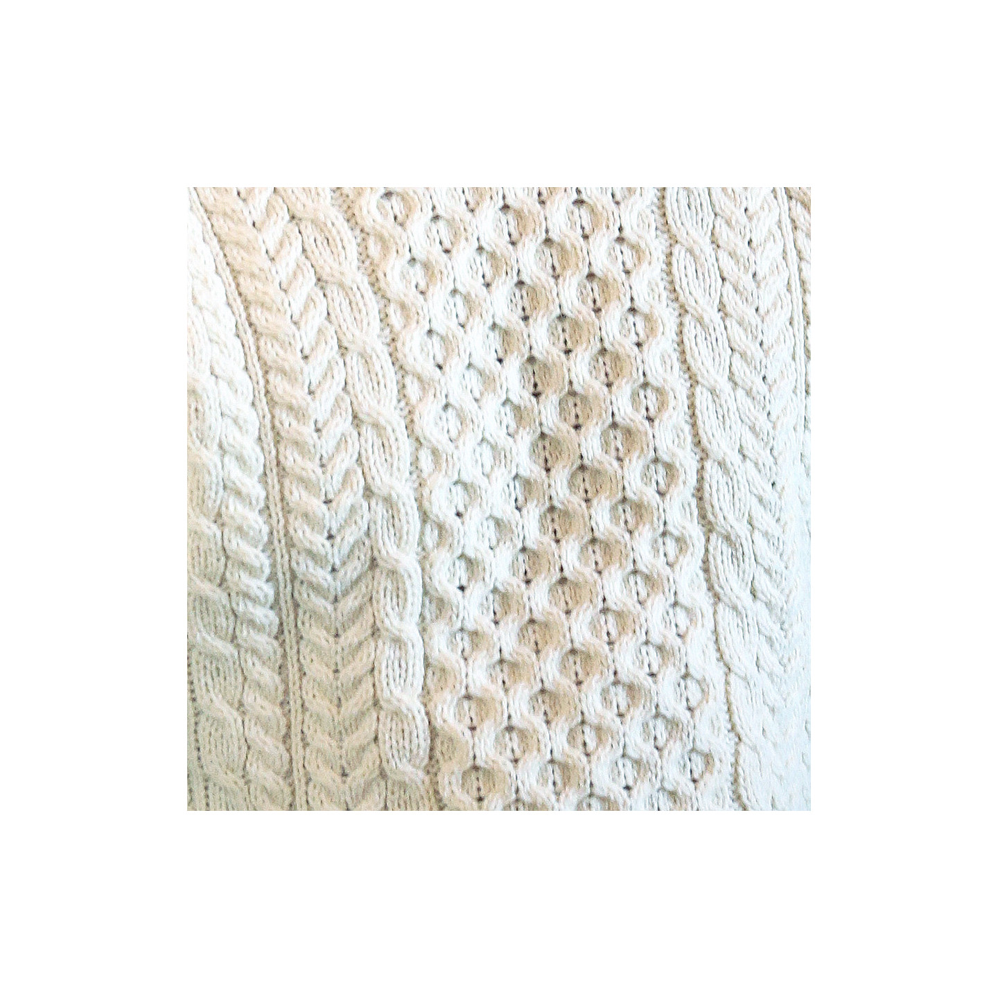 Détails pull aran laine Ecru
