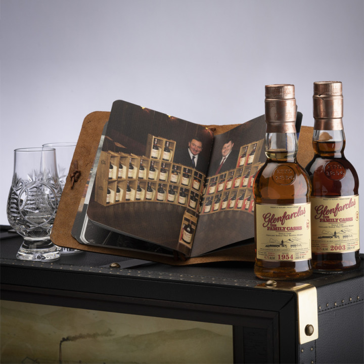 Glenfarclas cask trunk 50x20cl 50.6ï¿½ mil de 1954 a 2003