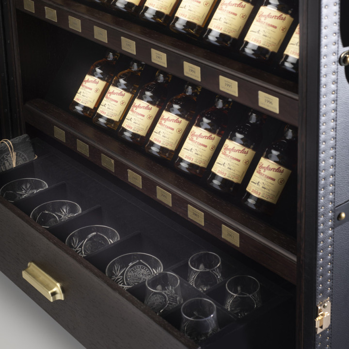 Glenfarclas Cask Trunk 50x20cl 50.6° Millésimes de 1954 à 2003