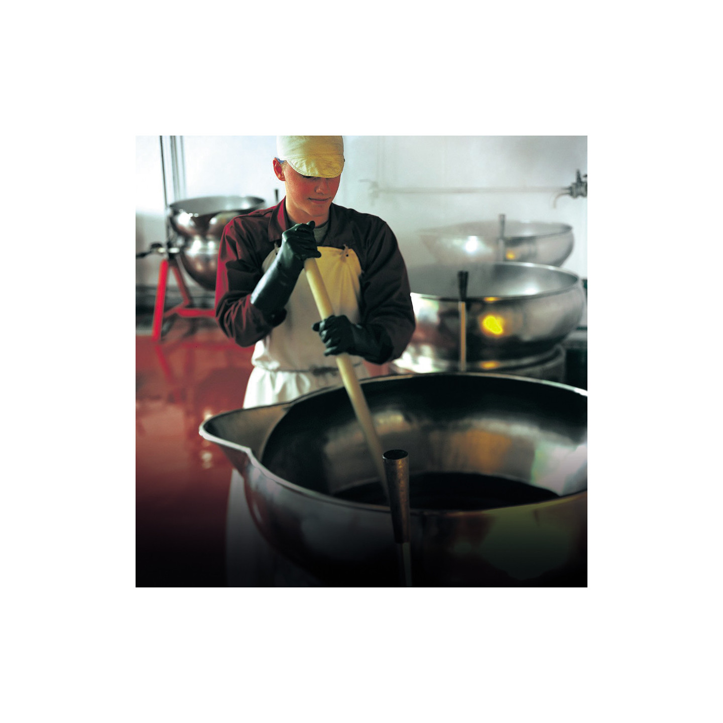 Fabrication confiture Mackays dans casserole cuivre