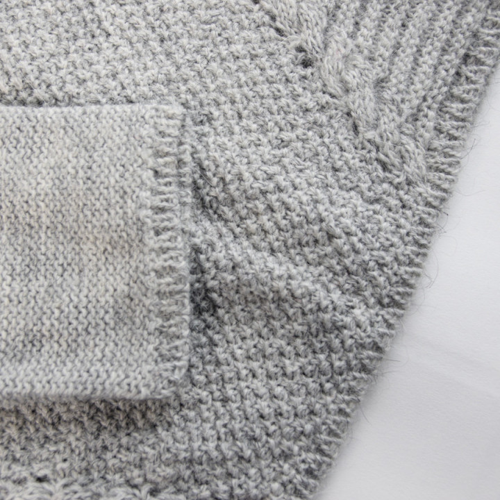 Pull Maille Fantaisie Col Boule Gris Out Of Ireland