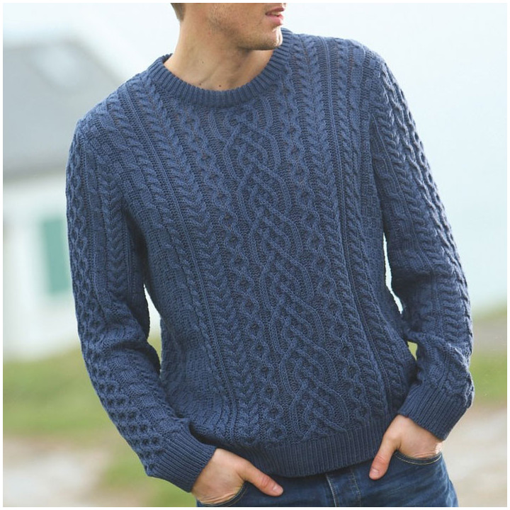 Pull Torsades Aran Indigo Out of Ireland