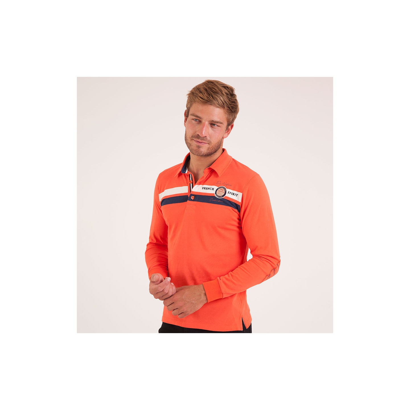 Polo jersey rouge avec bandes contrastées poitrin
