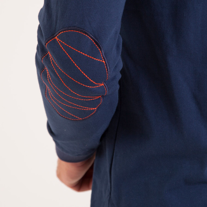 Coudières avec surpiqûres.