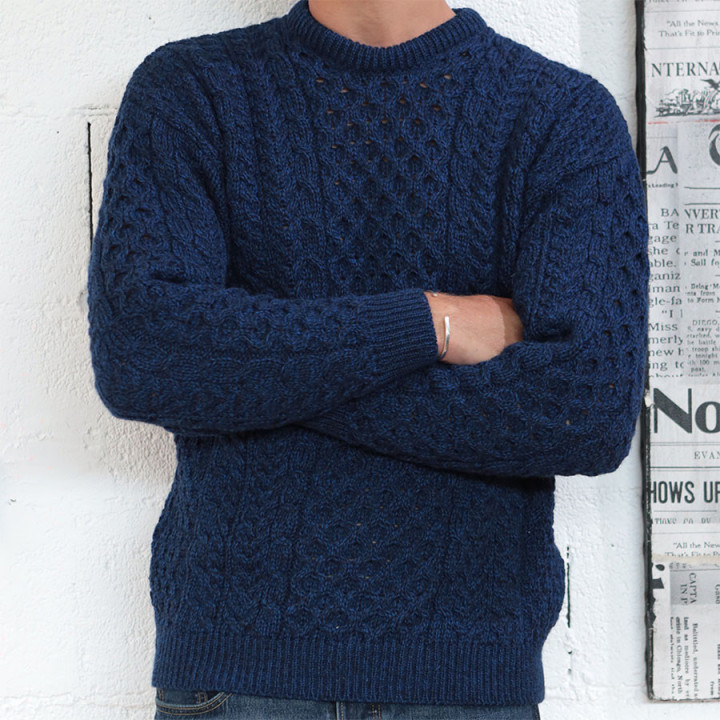 Packshot pull Aran Col Rond Bleu Aran Woollen Mills