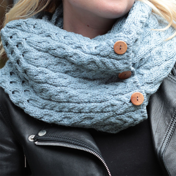 Snood à Boutons Bleu Glacier Aran Woollen Mills