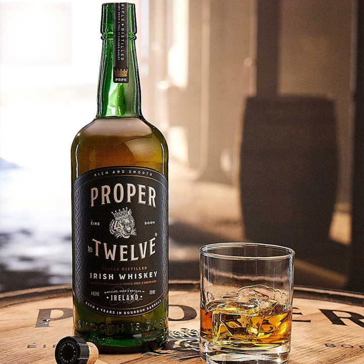 Whiskey Proper No. Twelve créé par le champion d'arts martiaux mixtes irlandais Conor McGregor  (MMA)