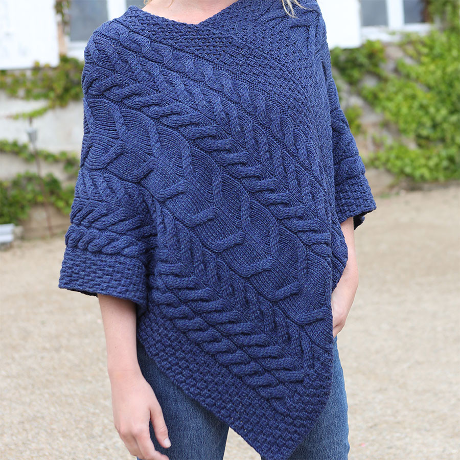 scheuren Australische persoon Gangster Twisted Midnight Blue Supersoft Poncho Aran Woollen Mills - Wool Ponchos -  Le Comptoir Irlandais