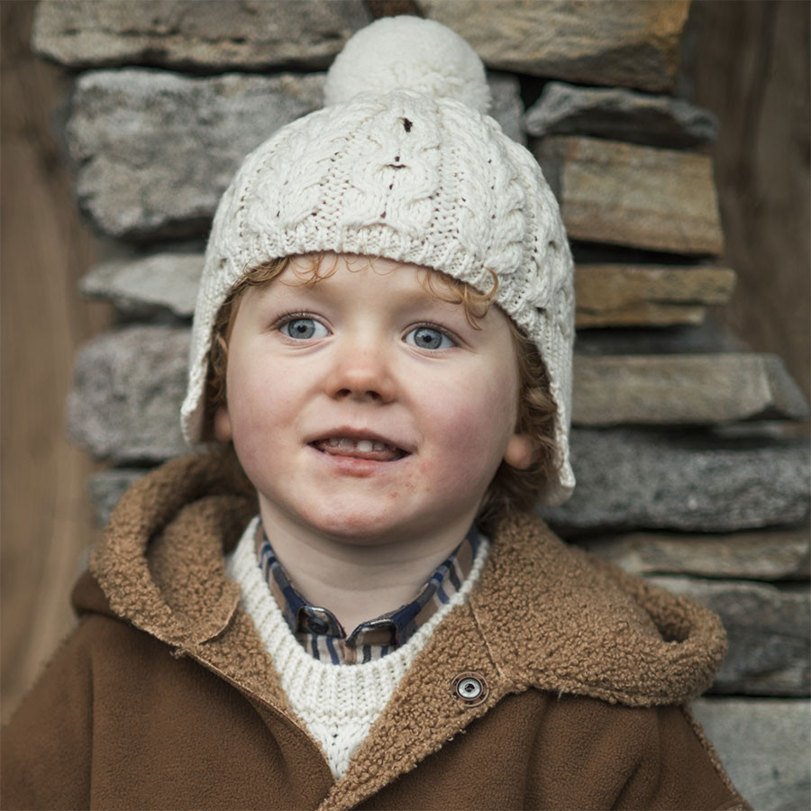 Bonnet Enfant Supersoft Ecru Aran Woollen Mills - Enfant Automne-Hiver  2023/2024 - Le Comptoir Irlandais