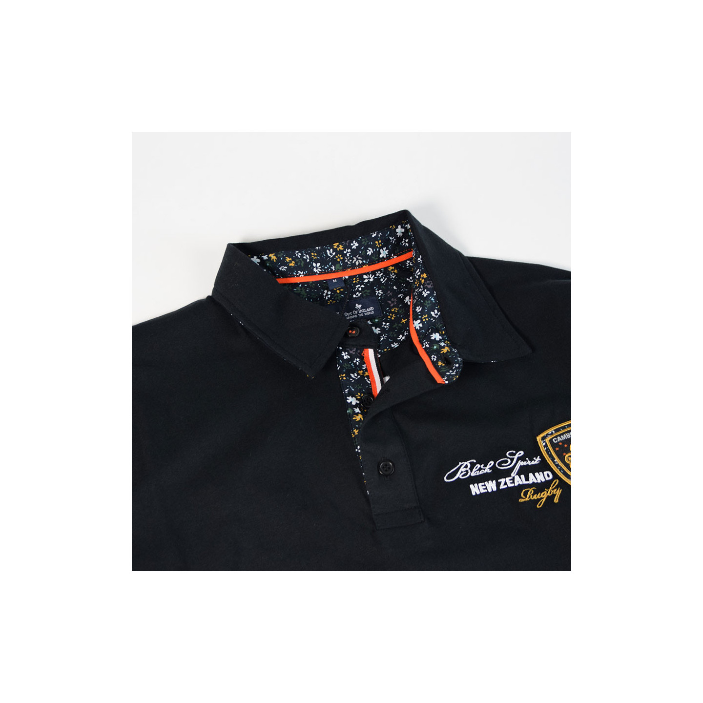 Col boutonné à motif fleuri