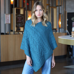 Poncho Supersoft Torsades Bleu Aran Woollen Mills