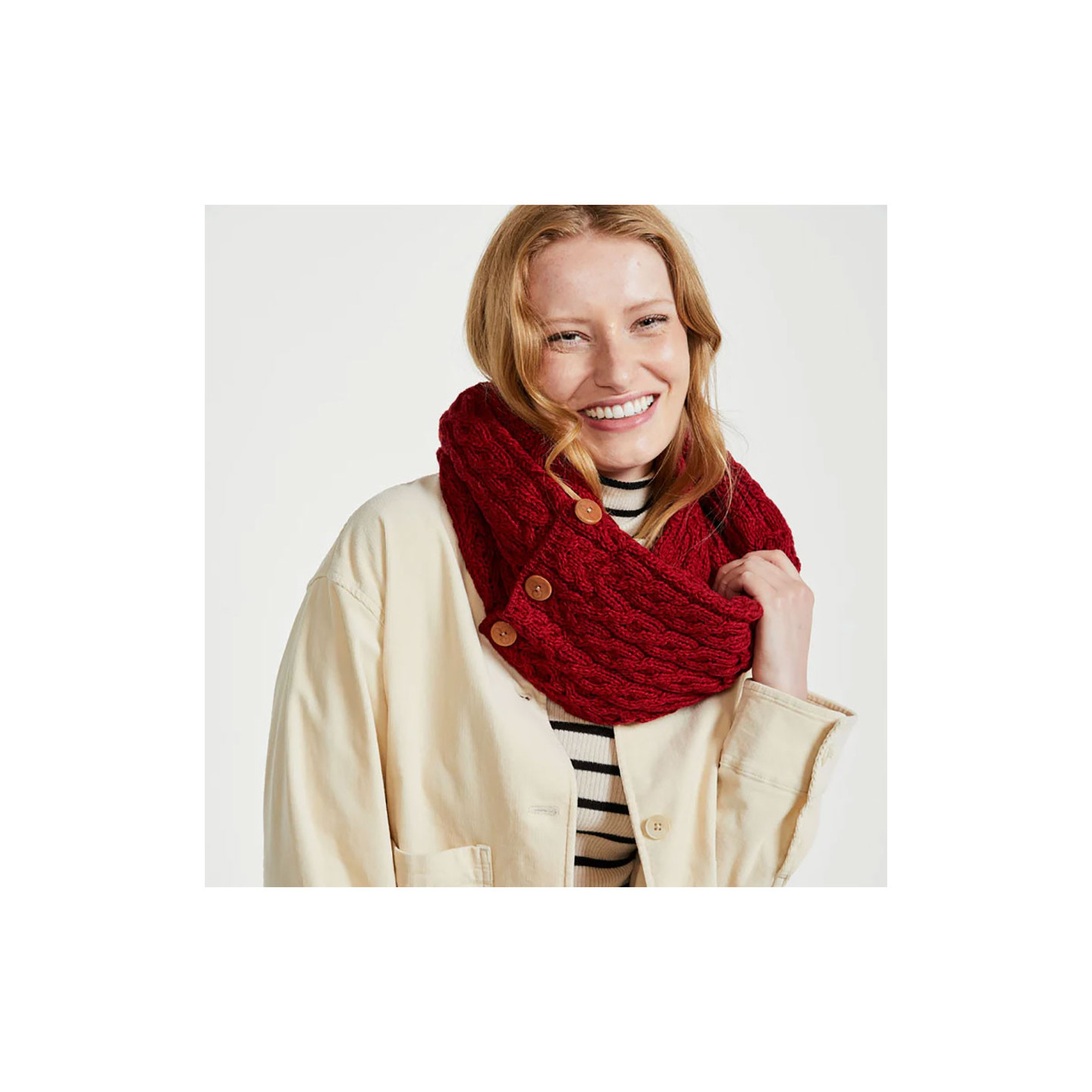 Snood à Boutons Rouge Aran Woollen Mills