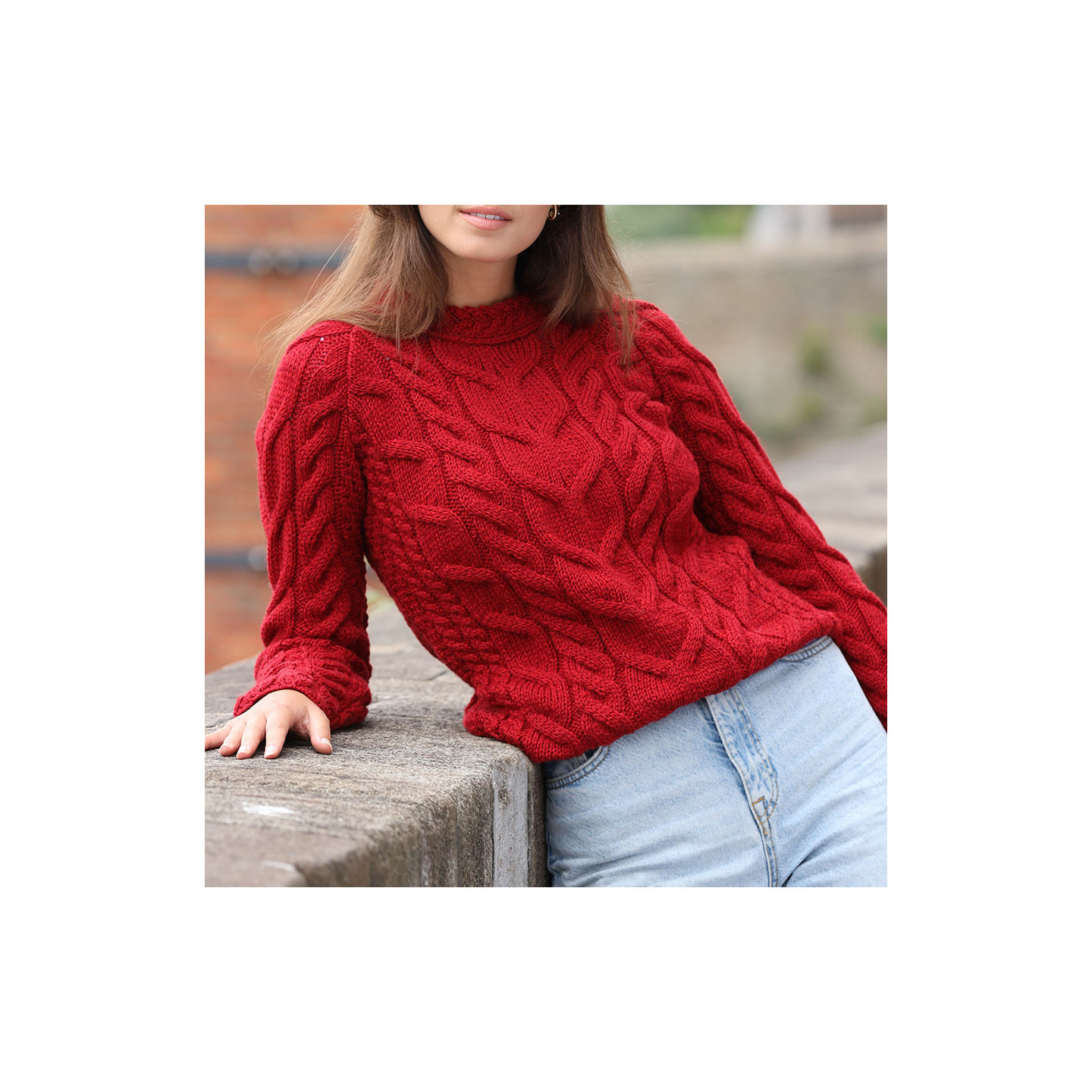 Pull Supersoft Col Rond Torsadé Rouge Aran Woollen Mills - Le Comptoir ...