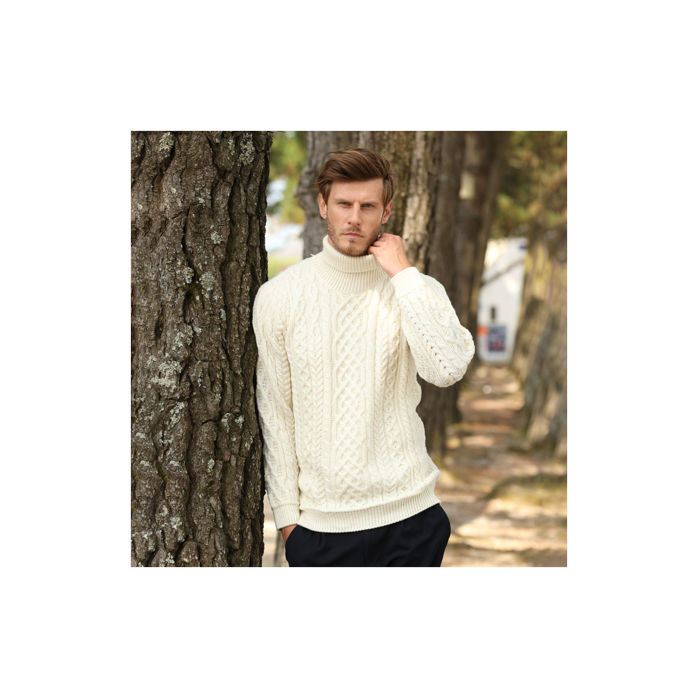 Aran Woolen Mills Ecru Turtleneck Sweater - Le Comptoir Irlandais