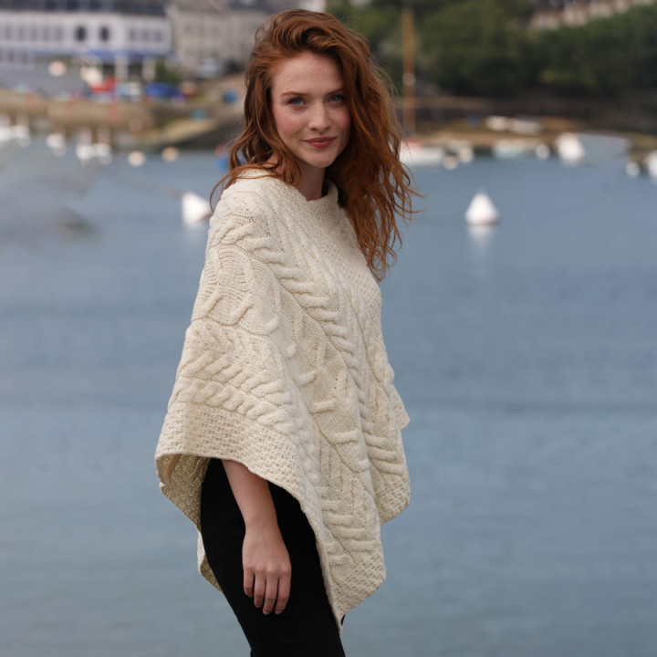 Poncho Torsades Ecru Aran Woollen Mills