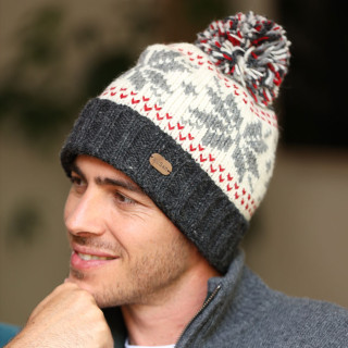 Kusan Snowflake Pompom Hat