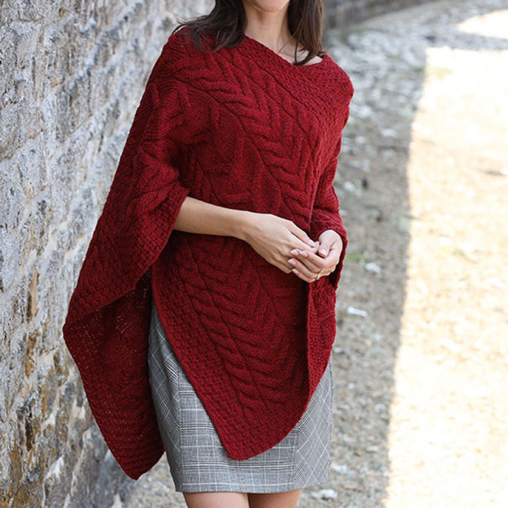 Poncho Supersoft Torsades Rouge Aran Woollen Mills