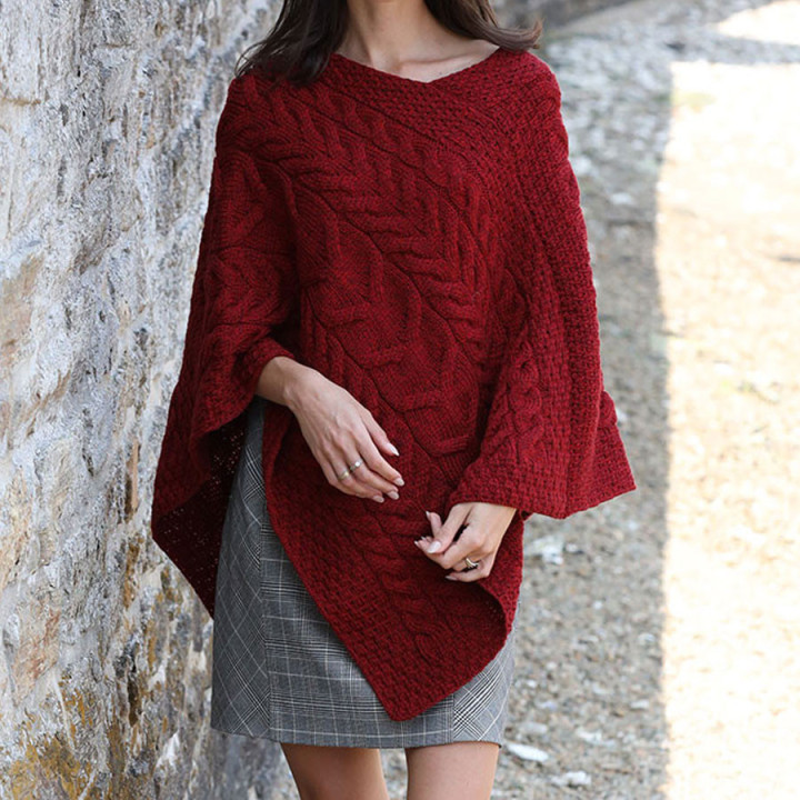 Poncho Supersoft Torsades Rouge Aran Woollen Mills