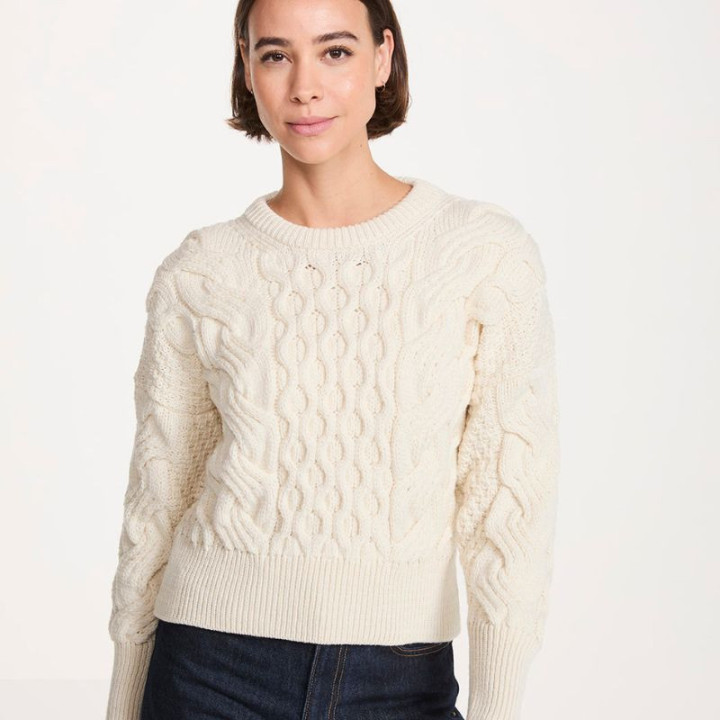 Pull Crop Cable Écru Aran Woollen Mills