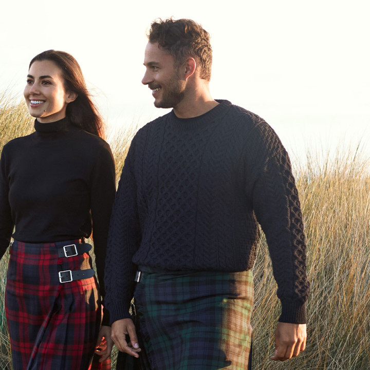 Pull Ennis Col Rond Marine Aran Woollen Mills