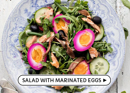 Salad with marinated eggs