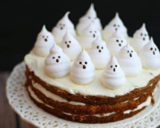 gâteau aux carottes & meringues fantômes