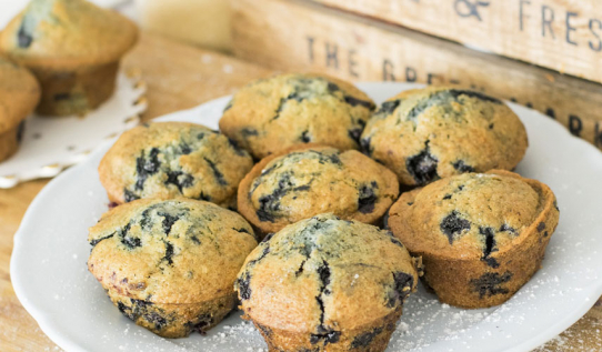 Muffins with carrot jam, oat flakes and blueberry