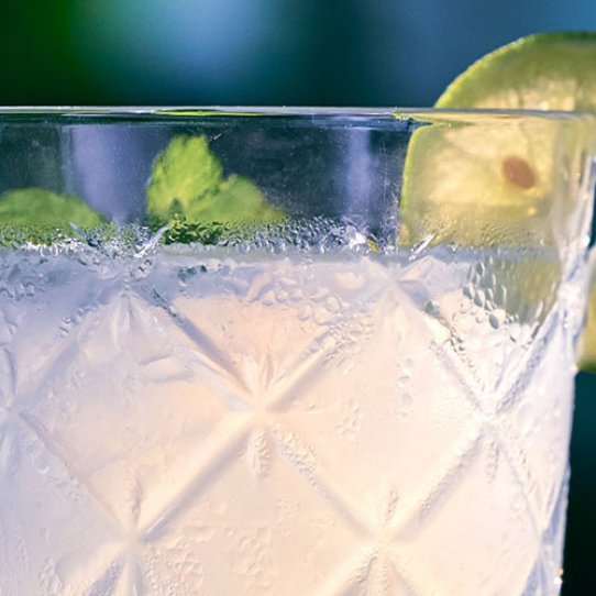 Slane whiskey fizz cocktail