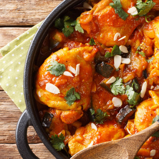 Chicken with ginger, sesame seeds and onions