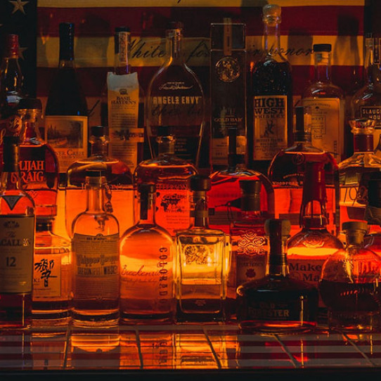 5 golden rules for storing your whisky