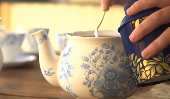 Prepare the best cup of tea according to Whittard of Chelsea