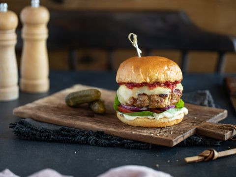 Summer BBQ: Make a homemade burger that really makes a difference!