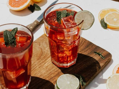 4 recettes de cocktails & mocktails rafraîchissants pour un été plein de saveurs