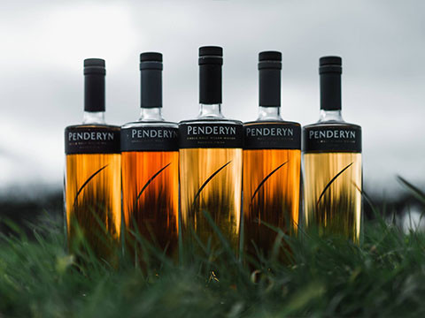 5 faits méconnus sur le whisky (et les distilleries qui les incarnent)